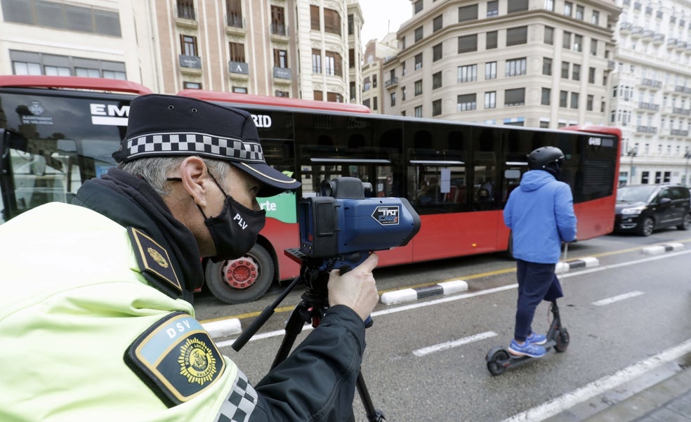 Policías alertan del auge de los robos en patinete en Valencia
