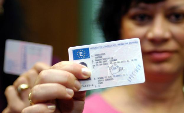 ¿Cuándo tienen que renovar el carnet de conducir los mayores de 60 y los de 65 años?