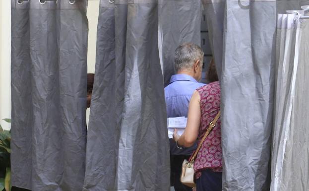 El Gobierno cambia las cabinas para votar en las elecciones y crea por primera vez una nueva que será doble