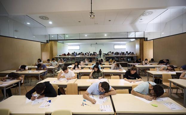 EvAU en Castilla-La Mancha: la razón por la que este año suben las notas de corte