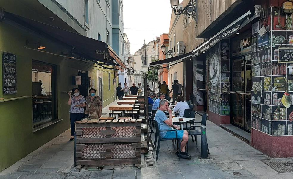 Primeras protestas en el Cabanyal por el exceso de terrazas en las calles nuevas