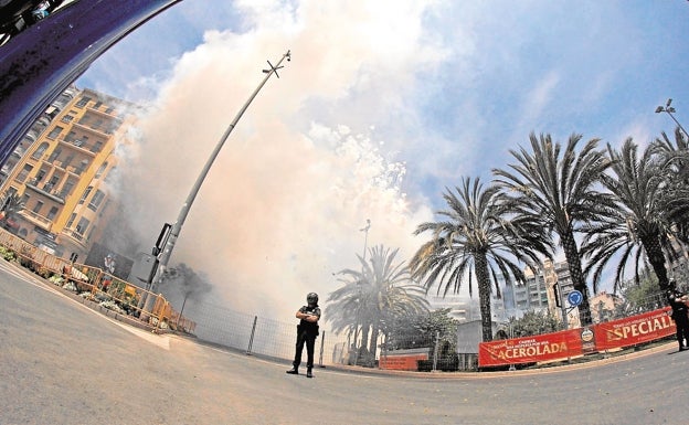 Un juez deniega las medidas cautelarísimas que pedían la suspensión de las mascletàs de Fogueres en Luceros