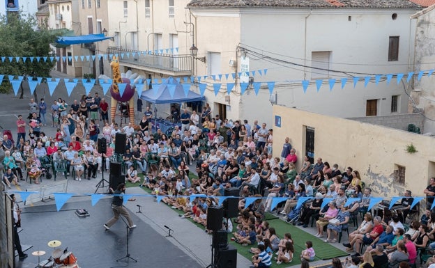 Vecinos y visitantes se vuelvan con el Festival del Movimiento y Circo de Aielo de Malferit