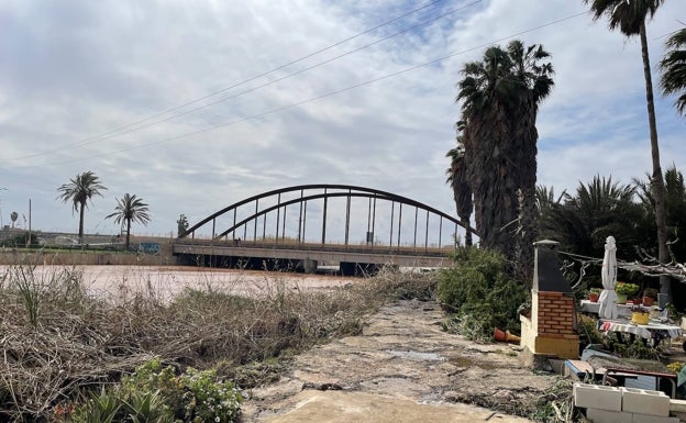 Alboraya asumirá la limpieza de las motas del barranco y la CHJ se encargará de eliminar las cañas invasoras