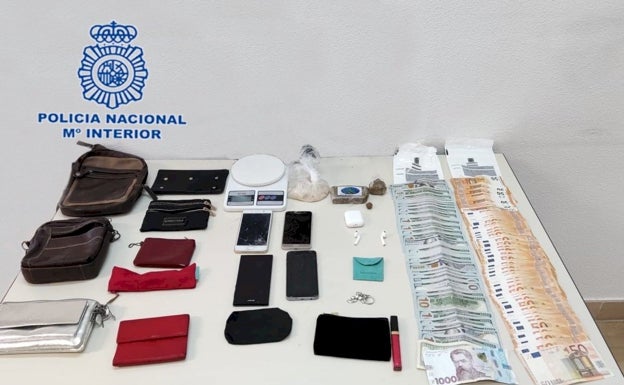 Detenidos por hurtar todas las pertenencias a un refugiado ucraniano de su vehículo en Alicante