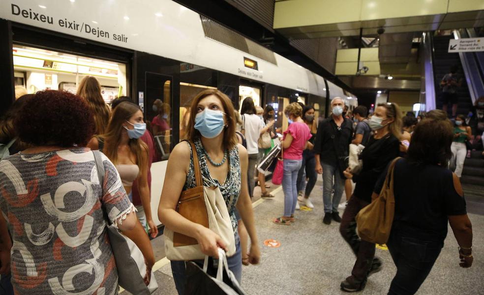 Denuncian aglomeraciones y conatos de agresiones por la gratuidad del metro los domingos