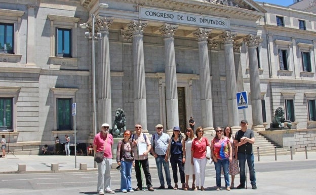 Discapacitados con baja visión acuden al Congreso para reclamar ayudas