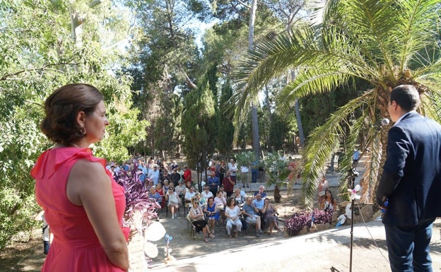 Burjassot rinde homenaje al poeta local Toni Ananda