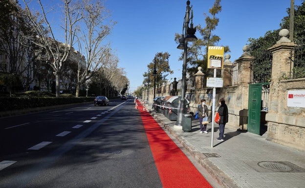 Batería de quejas de taxistas por la reordenación del carril bus en Valencia