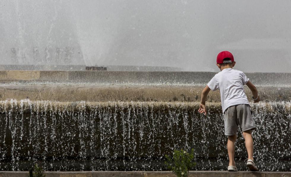 Sanidad amplía a 13 comarcas valencianas la alerta por calor extremo