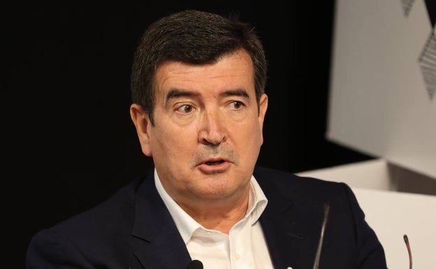 Giner denuncia el descontrol en la poda de árboles y la suciedad en los alcorques