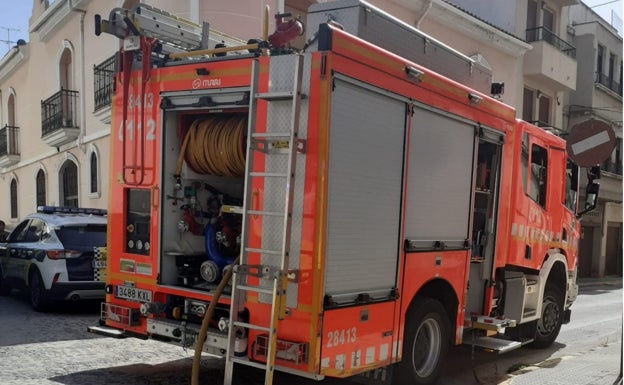 Tres heridos por el incendio de una vivienda en Montroi