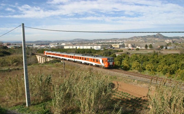 Los socialistas de la Vall d'Albaida se felicitan por la inversión en la línea Xàtiva-Alcoi y aseguran que trabajarán para que «no se demore en el tiempo»