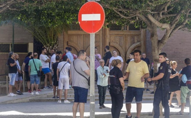 Los GOES detienen a un hombre y sus dos hijos, uno de ellos menor de edad, por el tiroteo de Xirivella