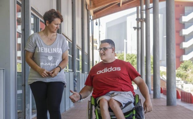 Carlos López, el chico que compite contra sus piernas