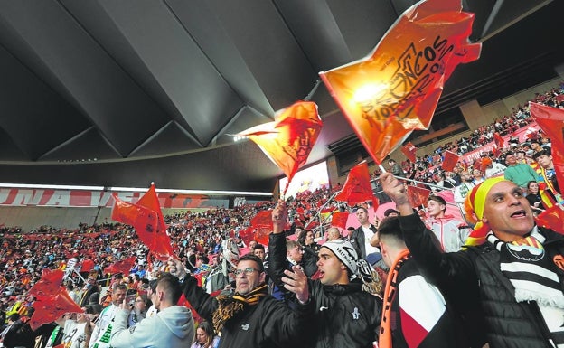 Las peñas del Valencia CF no se lo ponen fácil a Lim