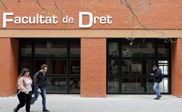 Notas de corte de Derecho en las universidades de la Comunitat Valenciana: UV, UJI, UA y UMH (2021)