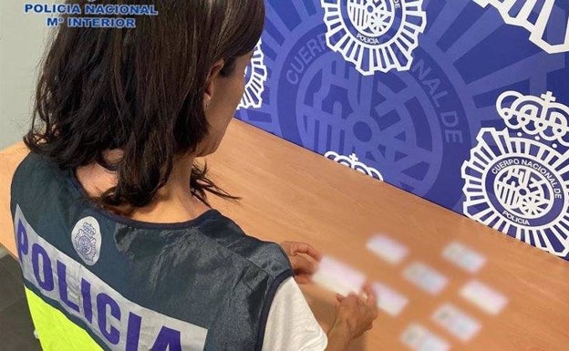 La Policía detiene a 14 personas por intentar regularizar su situación en España con permisos de residencia en Ucrania falsificados