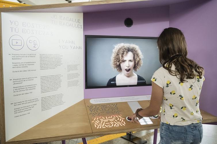 El vacunódromo de Valencia acoge ahora una exposición sobre los virus