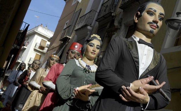Xàtiva rinde homenaje a la figura de los Gigantes en la fiesta del Corpus
