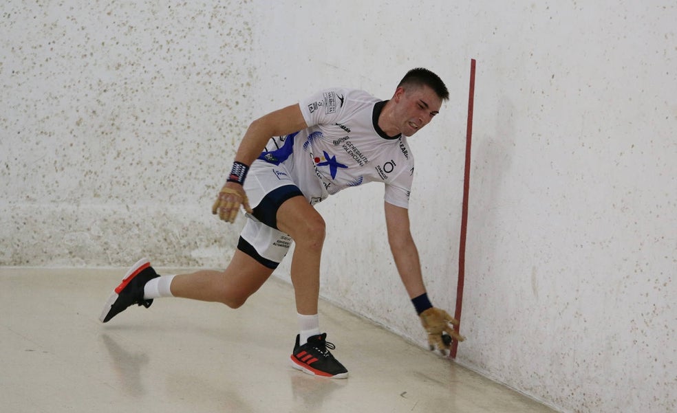 Salelles II, primer semifinalista del Individual de raspall