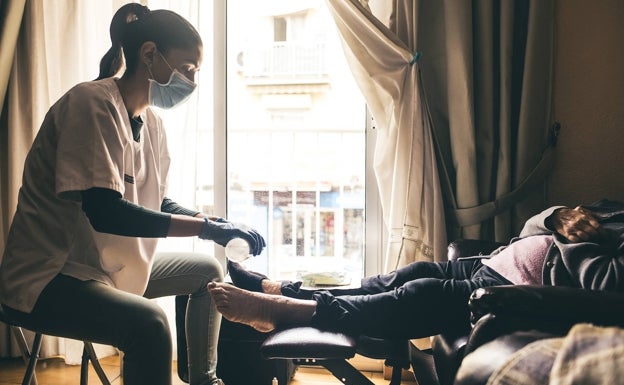 Los enfermeros temen un éxodo de profesionales a Noruega ante sueldos de casi 4.000 euros al mes