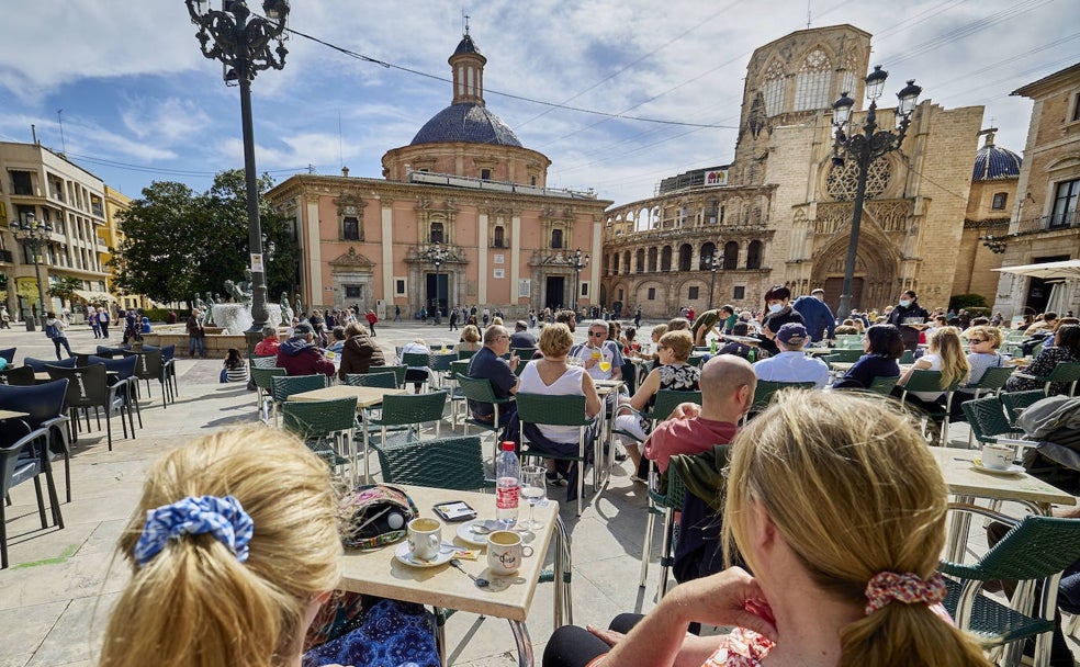 La crisis sitúa al turismo como salvavidas de la economía valenciana