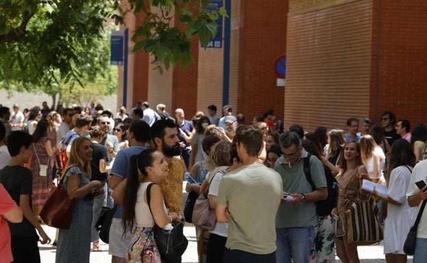 Nueve horas aislada en un aula para hacer la oposición de Ginecología en Valencia