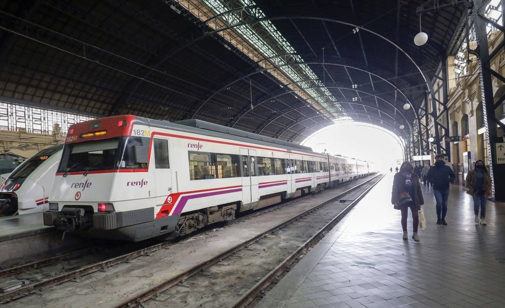 Renfe recupera todos los servicios de Cercanías y el AVE a Castellón seis meses después del incendio en Massalfassar