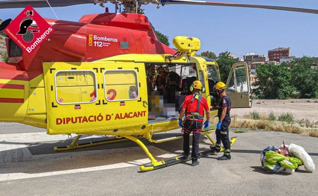 Un hombre de 45 años fallece en un accidente de parapente en la sierra de Elda