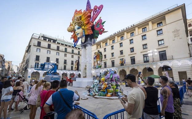 La plantá de las hogueras y barracas transcurre sin incidentes el fin de semana en Alicante