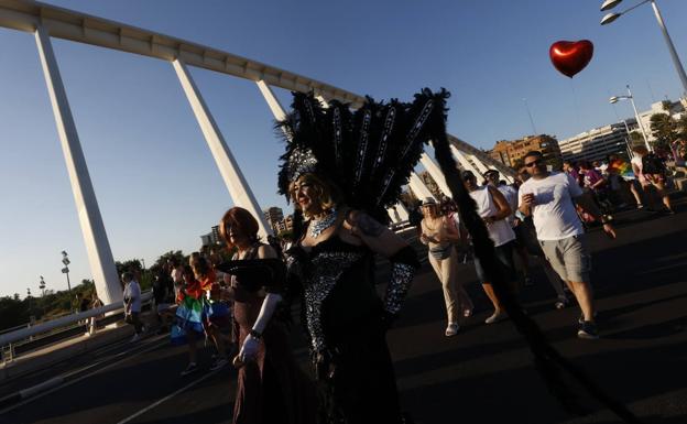 Fiesta del orgullo LGTBI+ en Valencia: manifestación, fiesta y castillo de fuegos artificiales