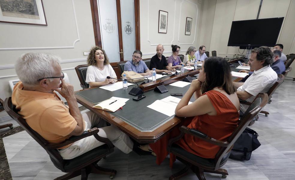 El Ayuntamiento financiará la limpieza de las fachadas del Mercado Central