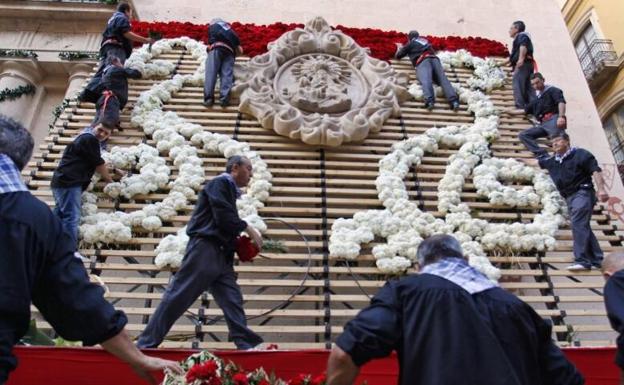 ¿Cuándo desfila mi hoguera?: Orden de paso en la Ofrenda de las Hogueras de Alicante 2022