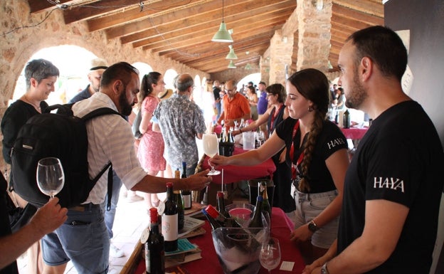 Los hosteleros de la Marina Alta apuestan cada vez más por los vinos valencianos