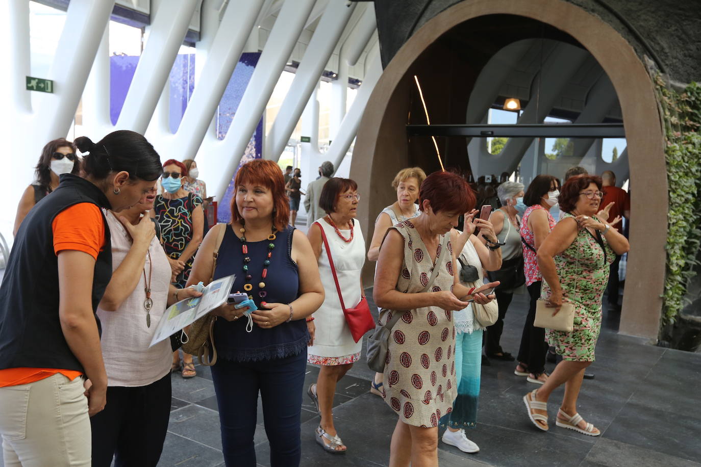 Llegan los primeros visitantes al CaixaForum Valencia