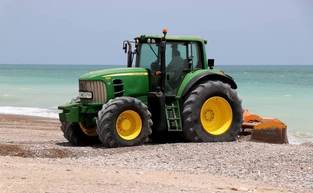 Los vecinos de Sagunto ven insuficiente la actuación de Costas en sus playas