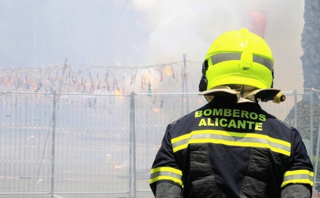 Pirotecnia Zarzoso retumba Luceros con la mascletà más larga del concurso hasta el momento