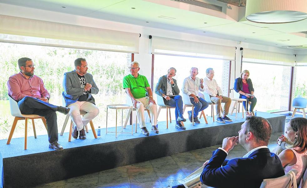 Expertos y alcaldes hacen un frente común para salvar la Albufera y exigen más inversiones