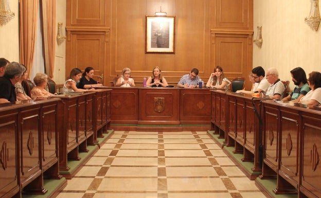 Ontinyent se moviliza contra el cierre de la planta de Medicina Interna del Hospital