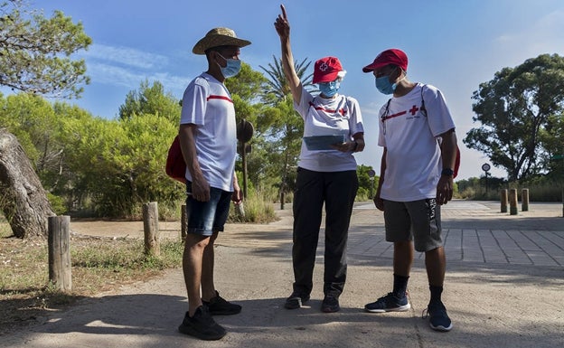 Cruz Roja inicia la vigilancia con voluntarios en la Devesa de El Saler