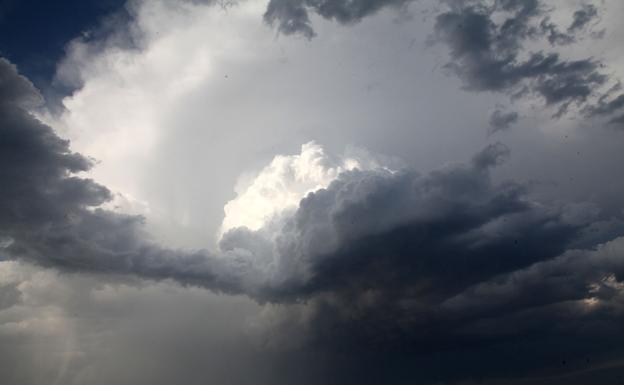 Emergencias decreta riesgo de nivel amarillo por lluvias y tormentas en todo el interior de la provincia de Castellón para este lunes 27 de junio