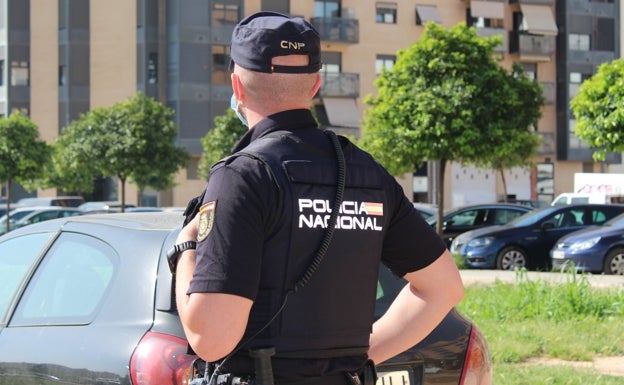 La Policía evita la violación de una mujer en Valencia al sorprender al agresor cuando la arrastraba en un descampado