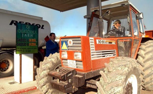 Los agricultores piden que la UE intervenga el mercado de carburantes ante la «indecente especulación»