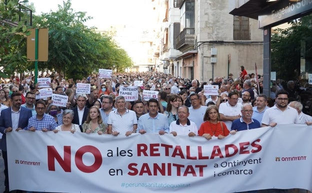 «No» rotundo en Ontinyent a «los recortes de Sanidad» en el hospital