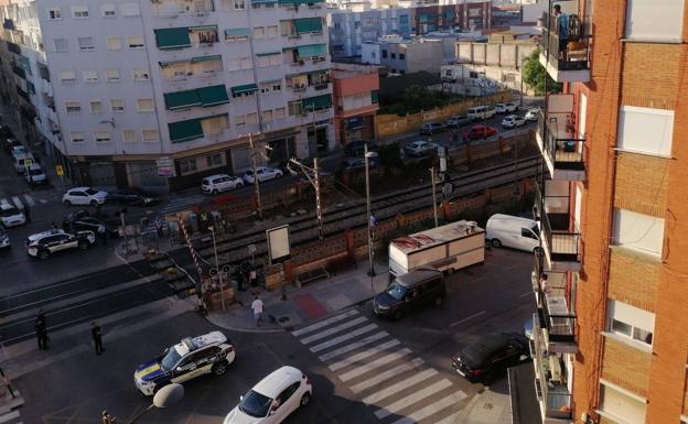 El incendio de un coche provoca un atasco kilométrico en el bypass