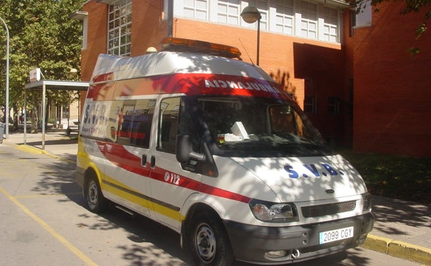 Dos heridos al caerles una persiana en la cabeza en Valencia