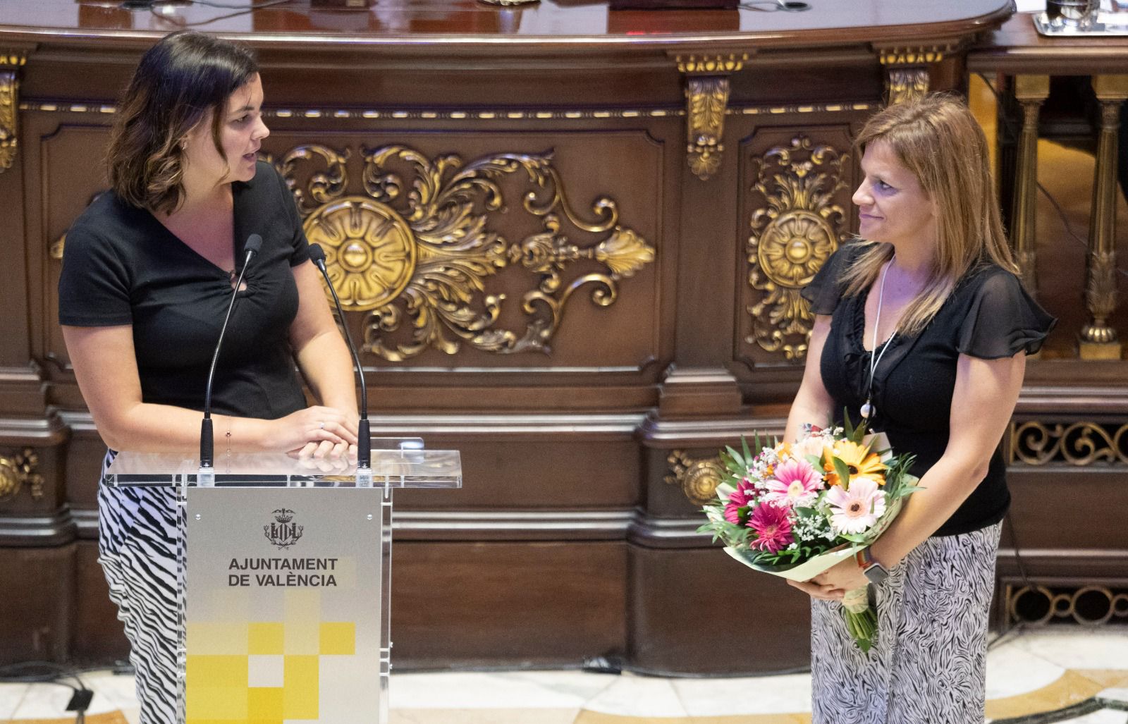 Los honores y distinciones, la tira de contar y los impuestos tensionan el pleno de Valencia