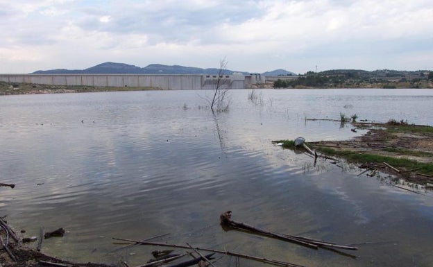 Ministerio de Transición Ecológica y Adif invertirán más de 9 millones de euros en la línea Xàtiva-Alcoi a su paso por el embalse de Bellús