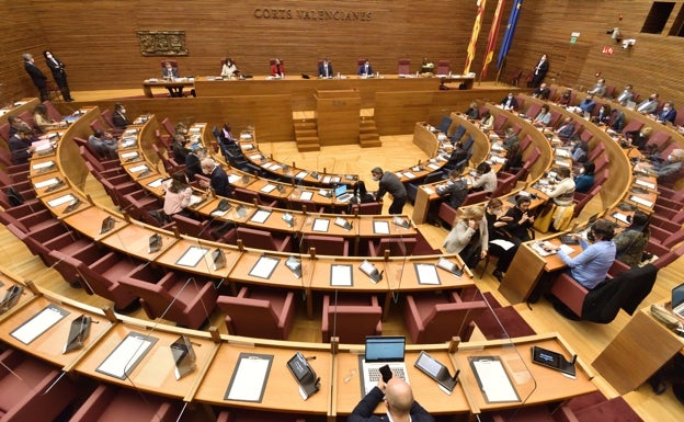 Los partidos negocian en secreto el reparto de los cuatro millones de Les Corts